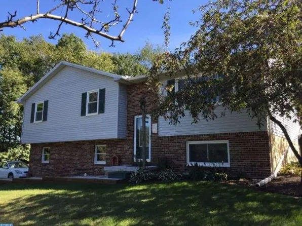 27 Dogwood Rd, Mohrsville, PA 19541