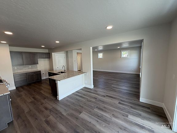 3rd image of 3701 E Fitz Roy St