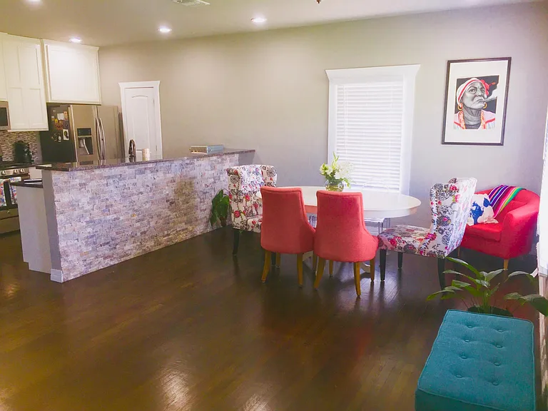 2220 W Huisache Ave — Photo 3