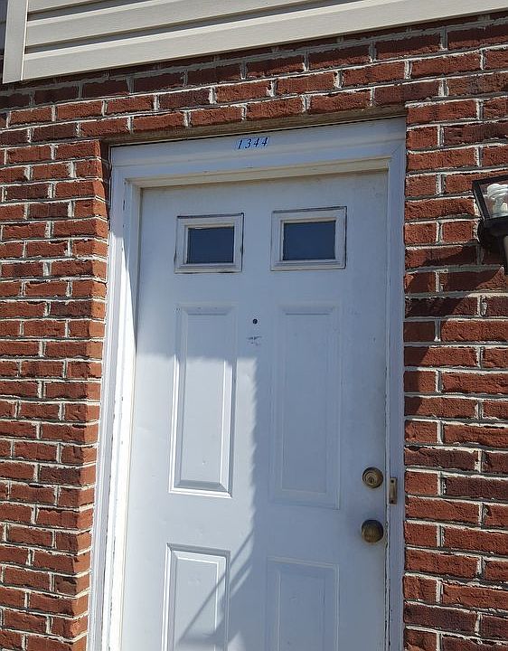 2nd image of 1344 Devon Ln