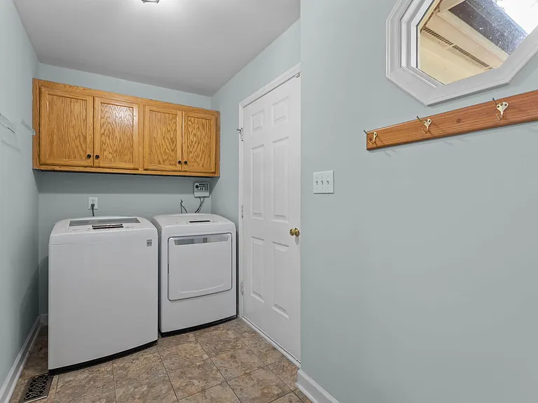109 Oaklake Ct — Photo 29