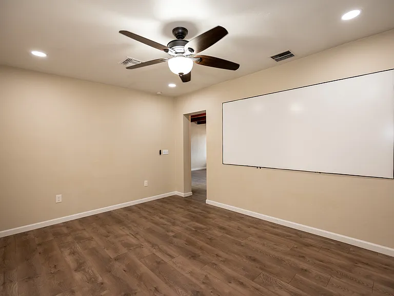 2217 E Silver St — Photo 8