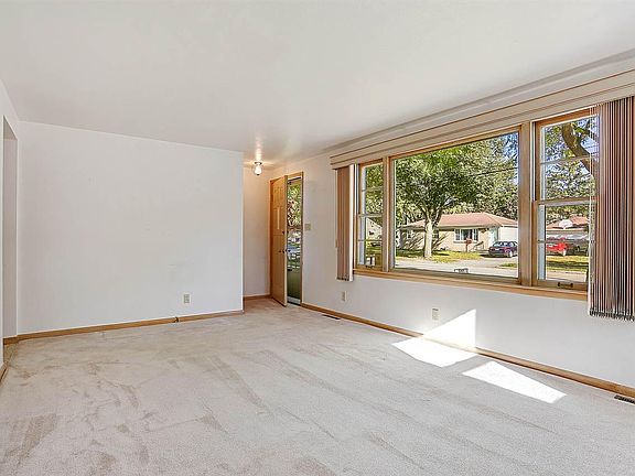 5th image of 1253 Rockdale St