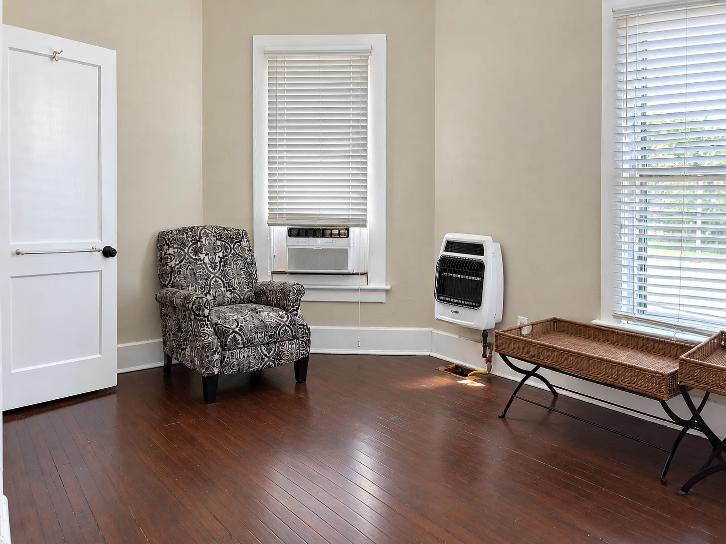 2 bed, 1.5 bath, 980 sqft, $1,050 — Photo 3
