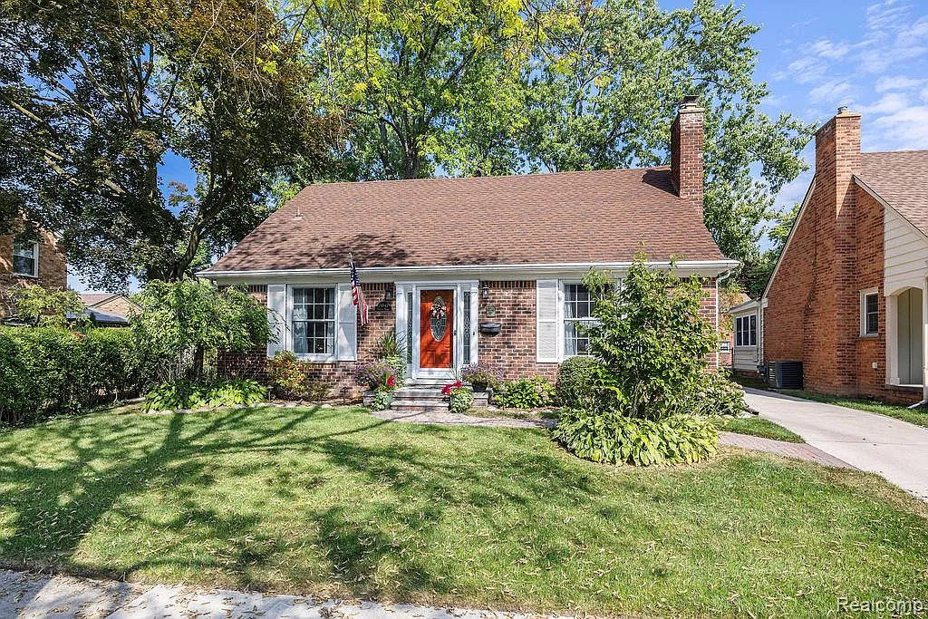24942 Newton St photo 1