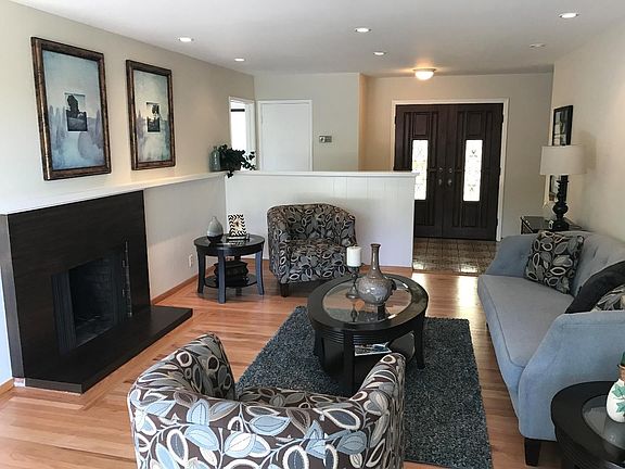 3rd image of 890 Glenview Dr