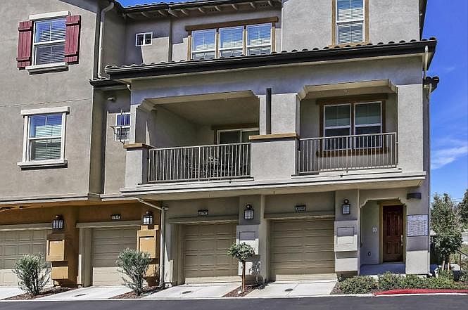 Corner house with 2-car garage