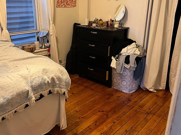 5th image of 214 8th St APT 1