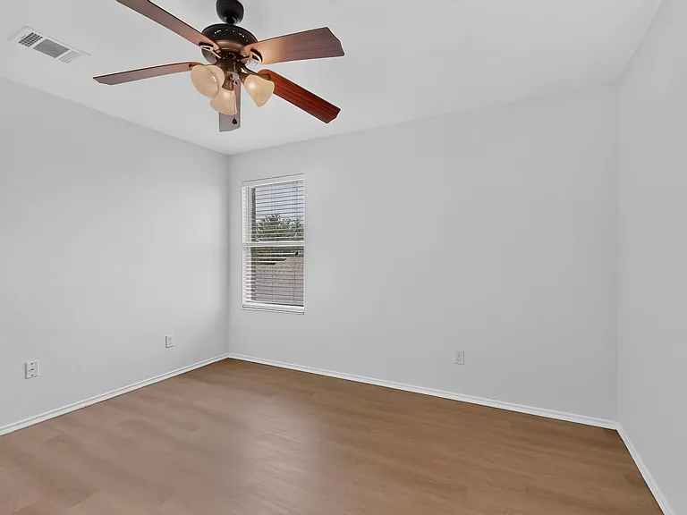 2123 Meadow View Dr — Photo 12