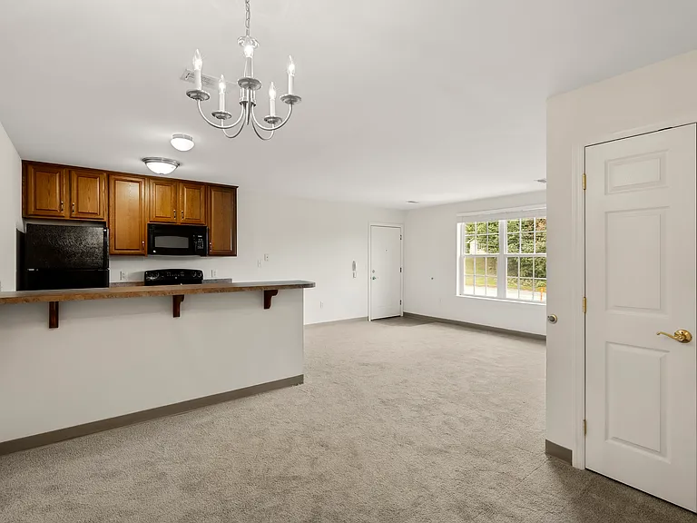Hempfield Commons — Photo 9