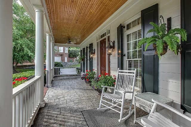 1st image of 813 Wonderland Ct
