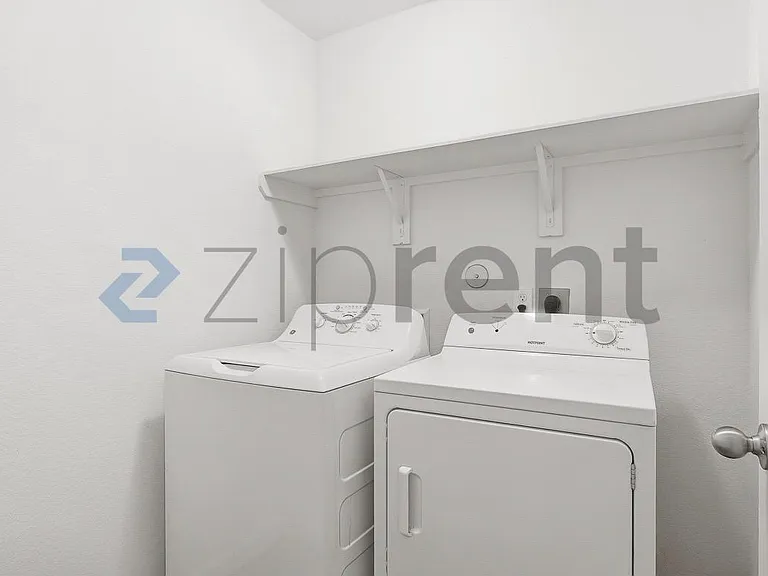 1021 Pin Cherry Ln — Photo 24