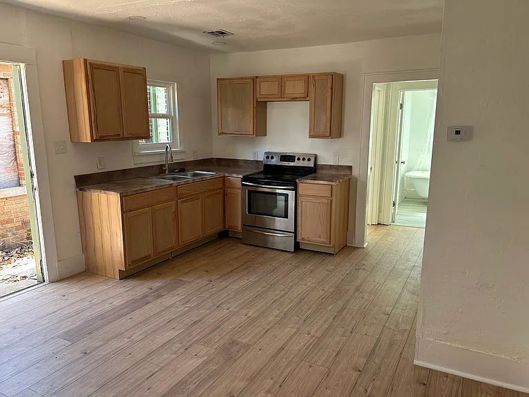 738 W Maple Ave #A — Photo 8