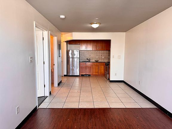 3rd image of 443 Winthrop St APT 3C