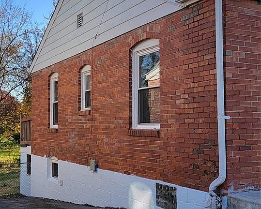 5th image of 2728 Wismer Ave