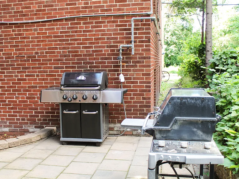 235 Charlotte St — Photo 7