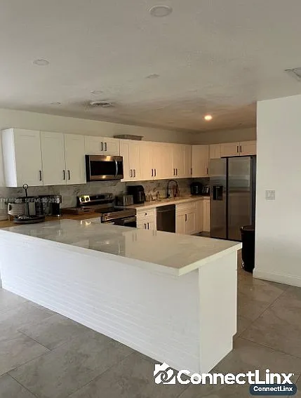 4 bed, 3.0 bath, 2488 sqft, $9,000 — Photo 4
