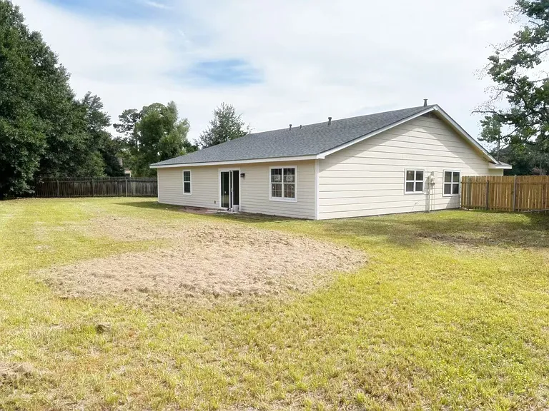 110 Charles Dr — Photo 9