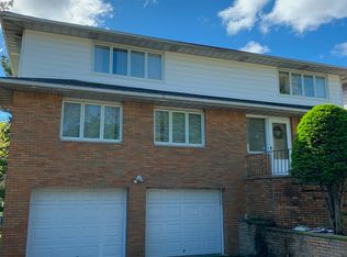 1440 10th St #1F, Fort Lee, NJ 07024