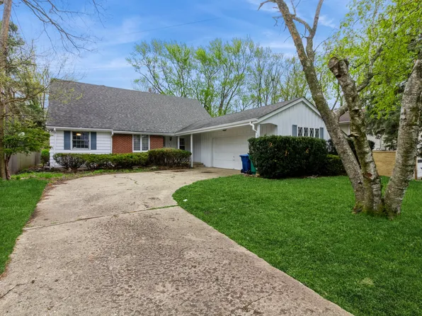 618 Russell Rd, Dekalb, IL 60115