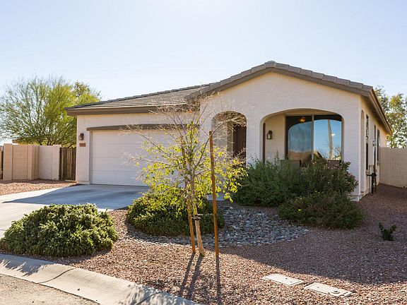 3rd image of 1695 W Half Moon Cir