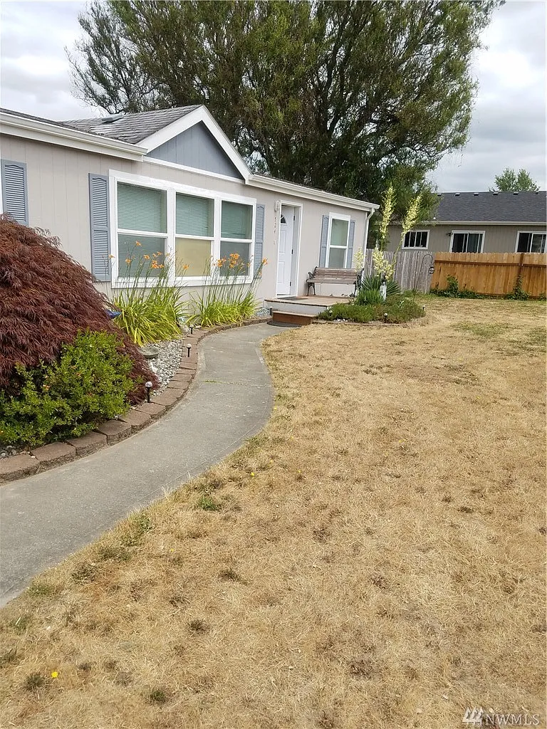 724 Coe Ln SW photo 1