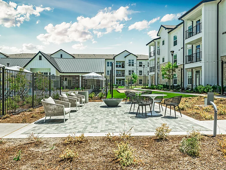 Atlas Bluewood Apartments — Photo 38