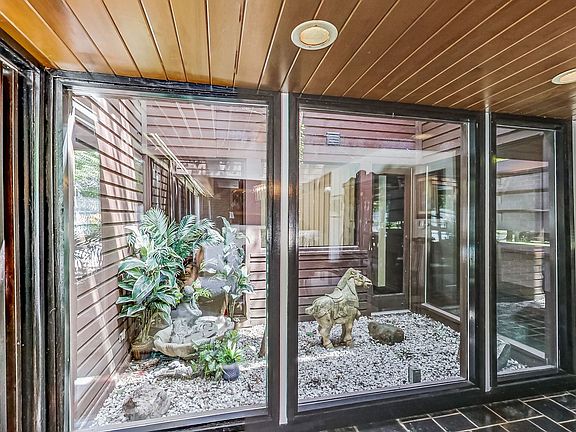 3rd image of 1417 Blackthorn Dr