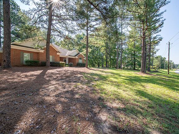 3rd image of 3331 McKee Rd