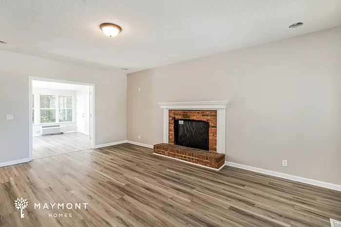 205 Branch Hill Dr — Photo 3