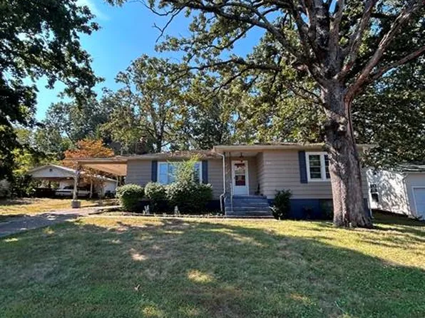 956 Ivadene Dr, Poplar Bluff, MO 63901