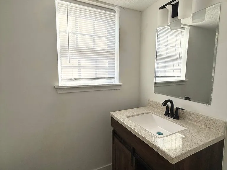 4918 Ames Ave — Photo 3