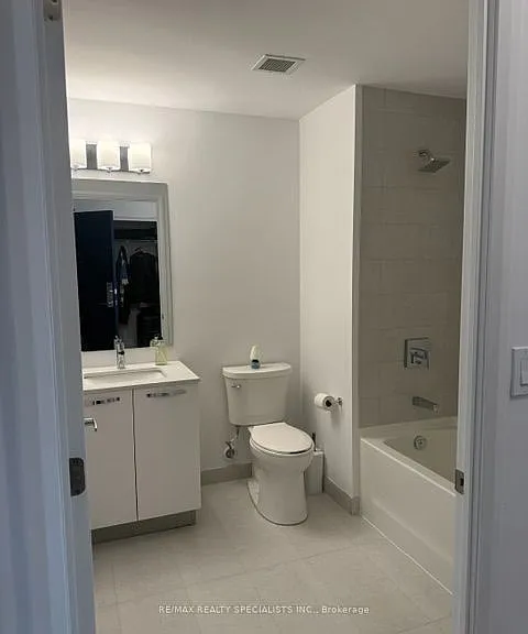 75 James St S #708 — Photo 6