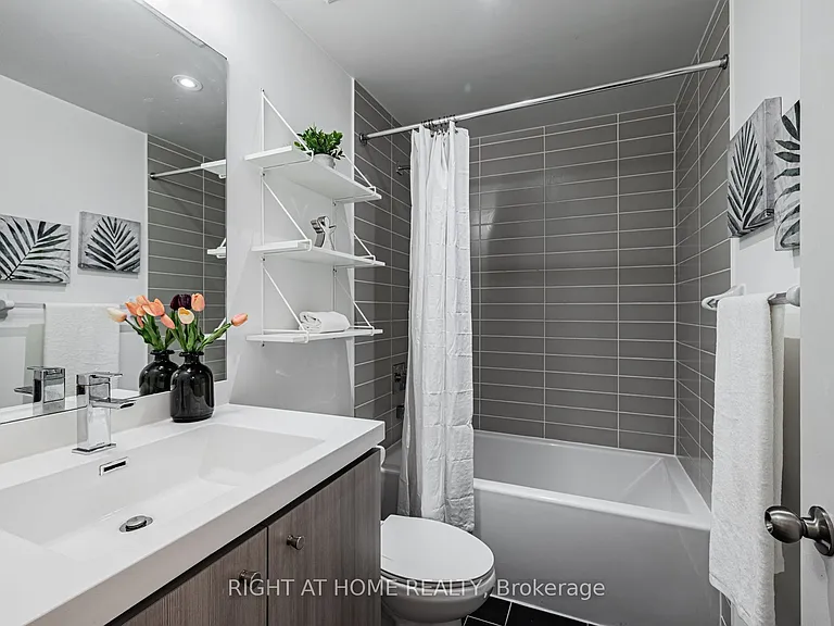105 George St #312 — Photo 19