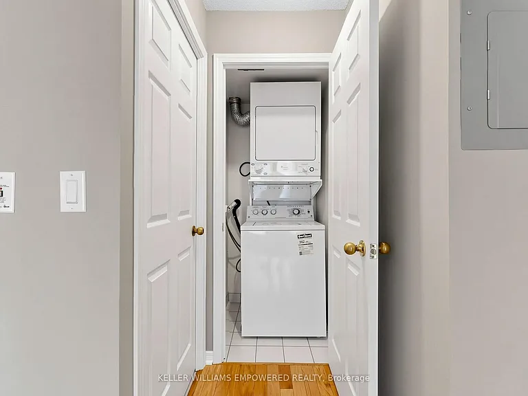 11 Oneida Cres #211 — Photo 21