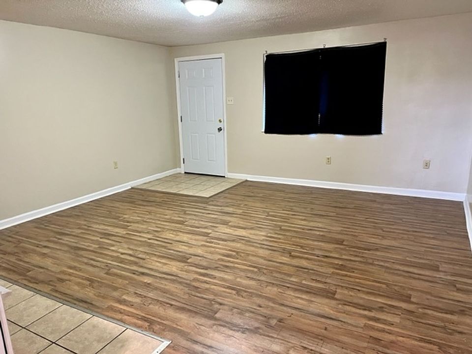 1st image of 1100 Oneil Blvd #11