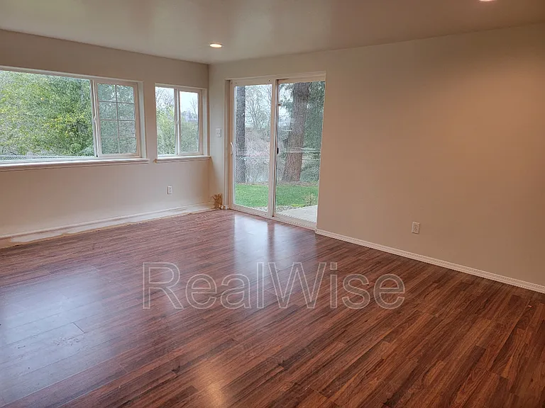 344 W Selmar Ct — Photo 8