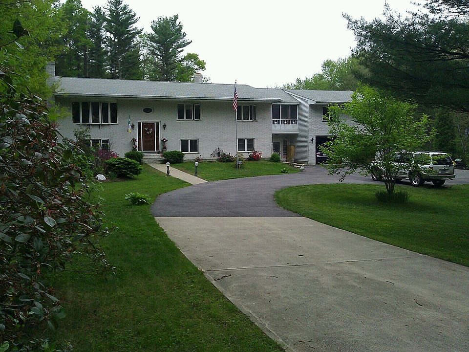 1st image of 3 Woodview Dr
