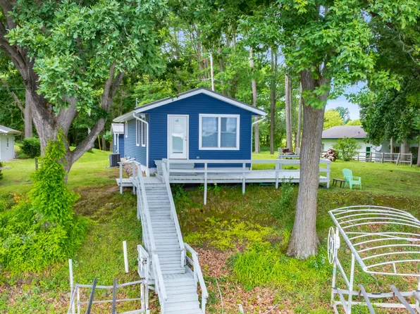 81735 Laguna Beach Dr, Lawton, MI 49065