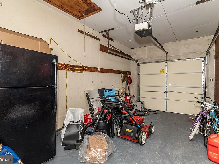 1744 Lark Ln — Photo 42