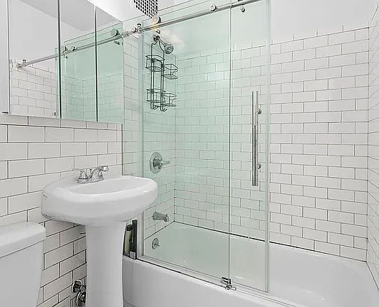 4th image of 43 W 76th St APT 2A