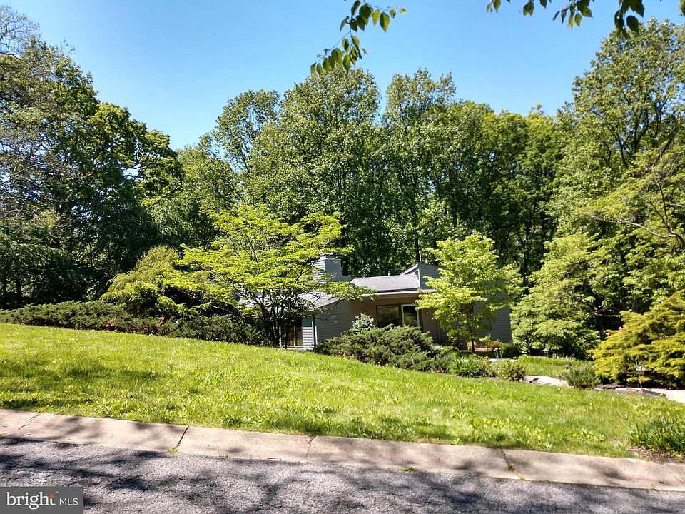 1st image of 36 Beethoven Dr