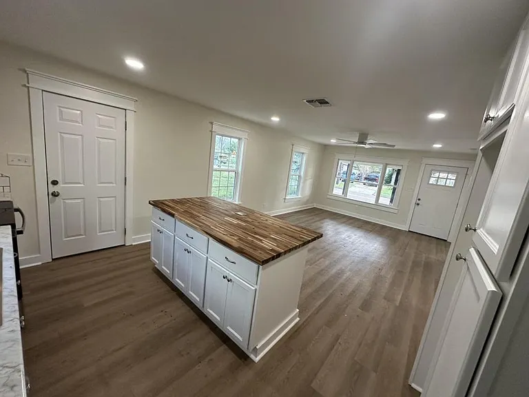 804 E Water St — Photo 12