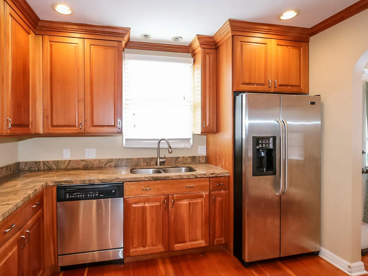 4 bed, 2032 sqft, $3,400 — Photo 2