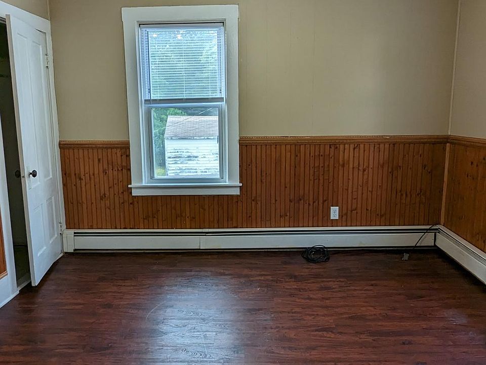 Bedroom #4 with ceiling fan