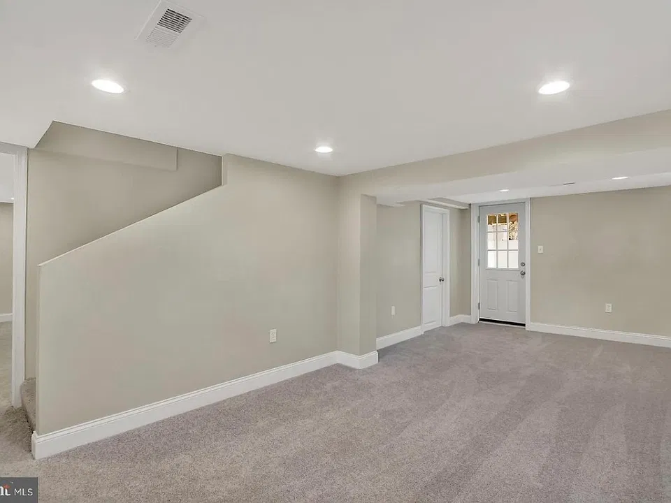 6 Brecon Pl