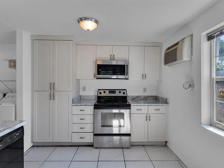 1906 NW 45th Ct — Photo 11