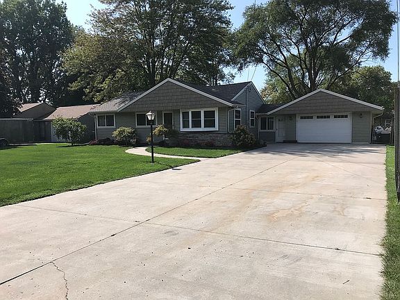 2nd image of 3225 Meyer Pl
