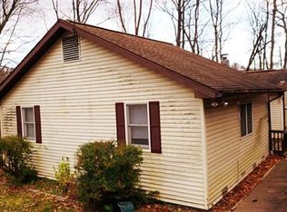1525 Strawberry Rd, Mohegan Lake, NY 10547