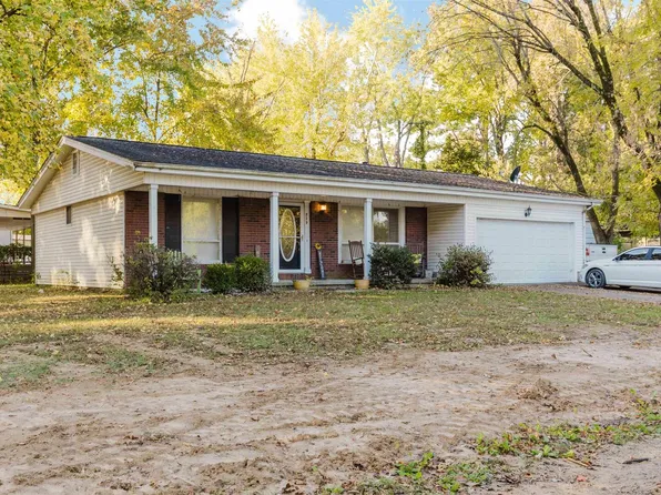 829 Melody Ln, Herrin, IL 62948